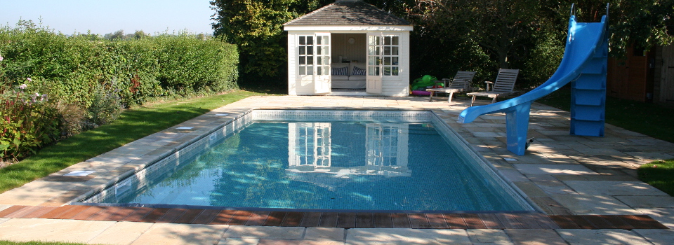 Outdoor-swimming-pool-heating